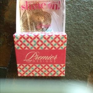 NWT premier rose gold earrings